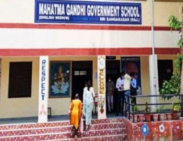 अब इंग्लिश मीडियम स्कूलों पर लटकी तलवार…